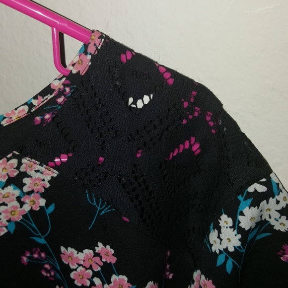 Van Heusen Floral and lace T shirt - Picture 2 of 4